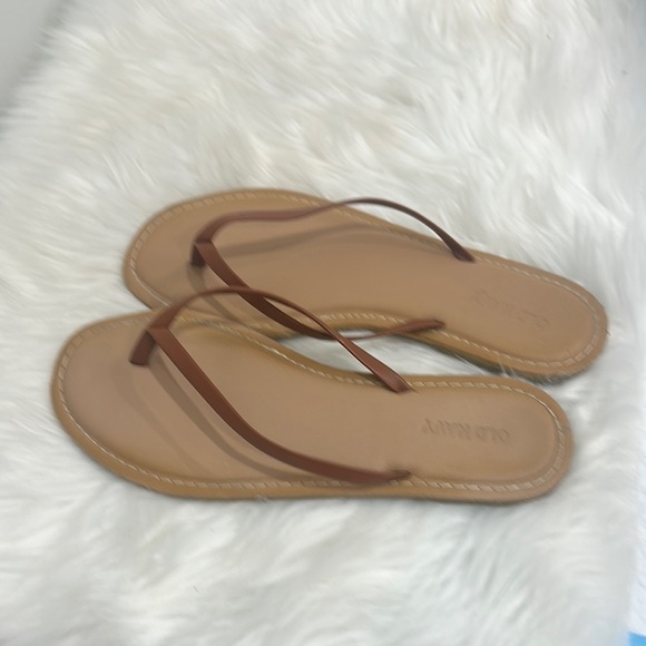 Old Navy Brown flip-flop sandals - Picture 1 of 2